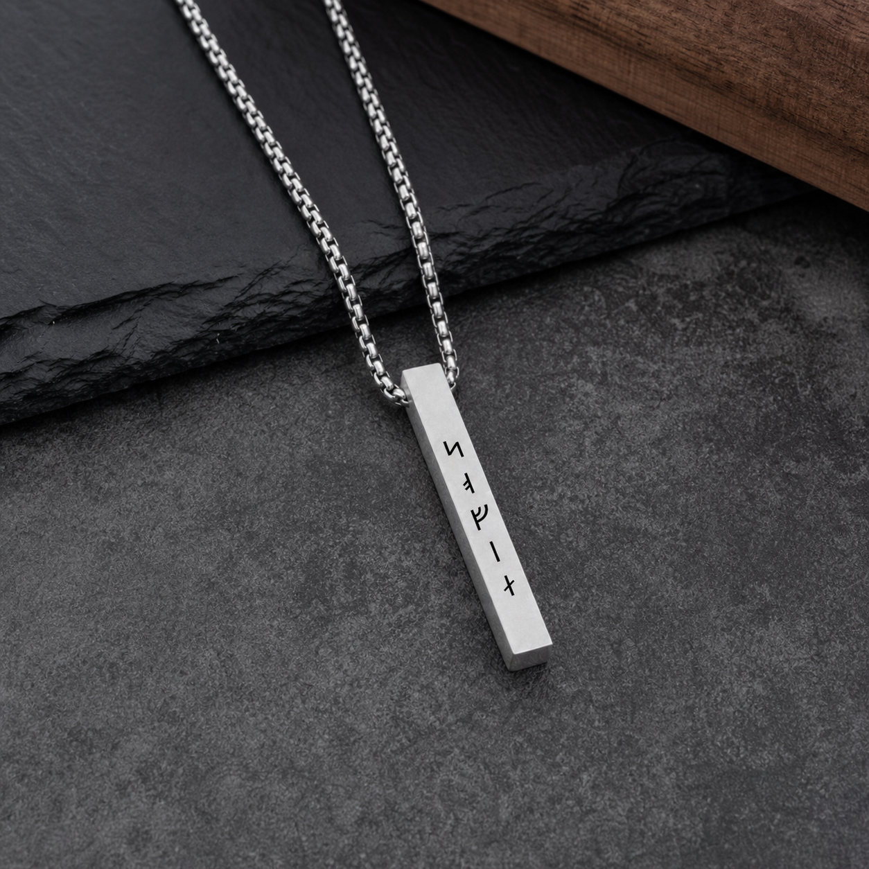 Collier Barre Runes Viking Gravé